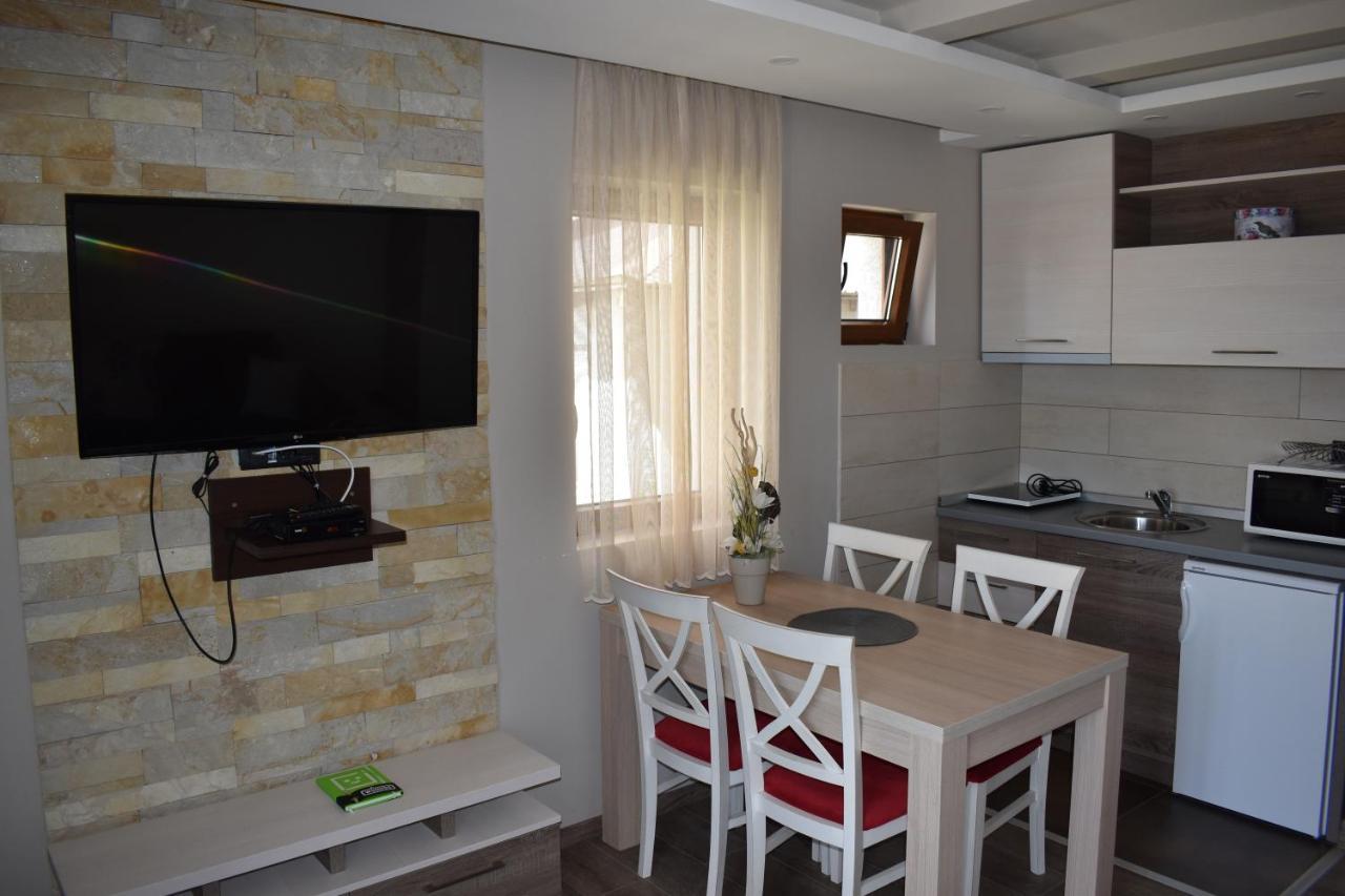 Apartman G1 U Milmari Kompleksu - โคเปานิก ภายนอก รูปภาพ